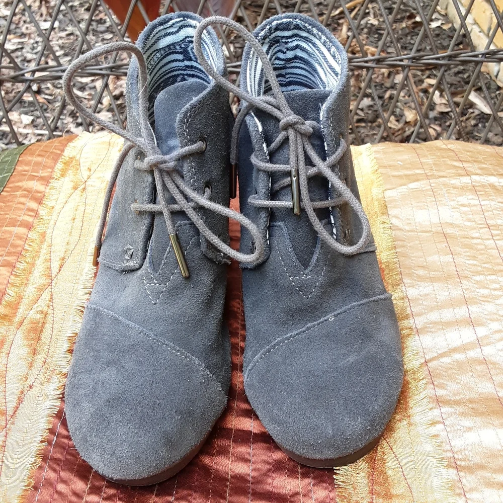 Toms Gray Lace Up Wedge Heel Bootie Size 6.